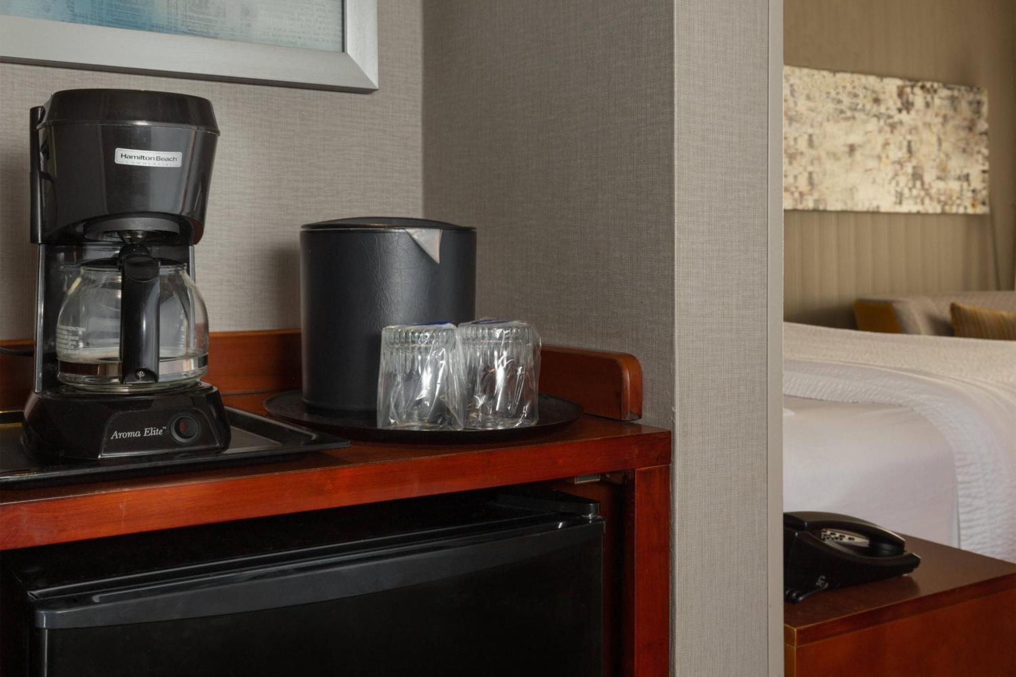 คอร์ตยาร์ด แฮร์ริสเบิร์ก เฮอร์ชีย์ Hotel ภายนอก รูปภาพ